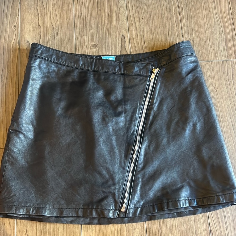 Coop by Barney’s New York black leather skirt size XS